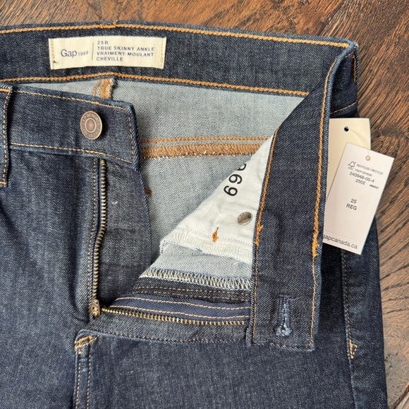 GAP Women's True Skinny Ankle Jeans - Picture 2 of 5